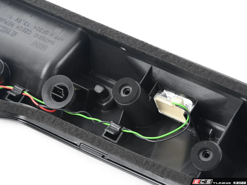Agarradero de tapa de portamaletas trasero OEM 51135A45680 para MINI Countryman F60, F60 LCI y más. Original MINI - Image 5