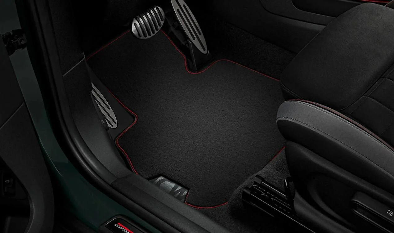 Alfombrillas textiles delanteras JCW OEM 51472469130 para MINI Clubman F54, F54 LCI. Original MINI.