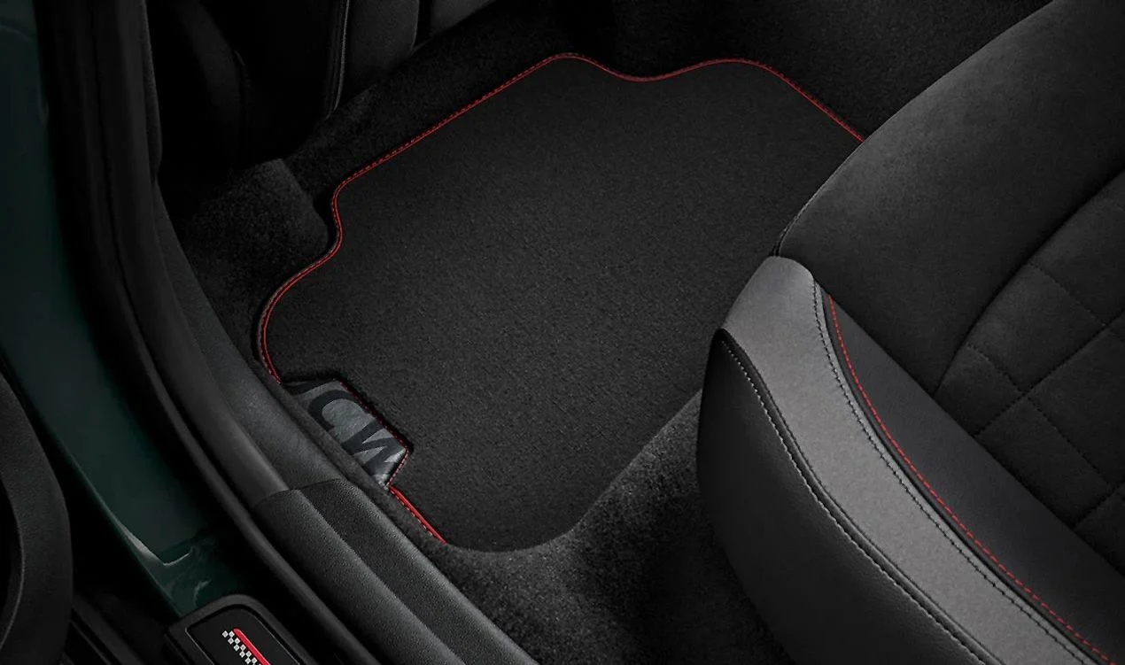 Alfombrillas textiles traseras JCW OEM 51472469127 para MINI F56, F56 BEV, F56 LCI, F66. Original MINI.