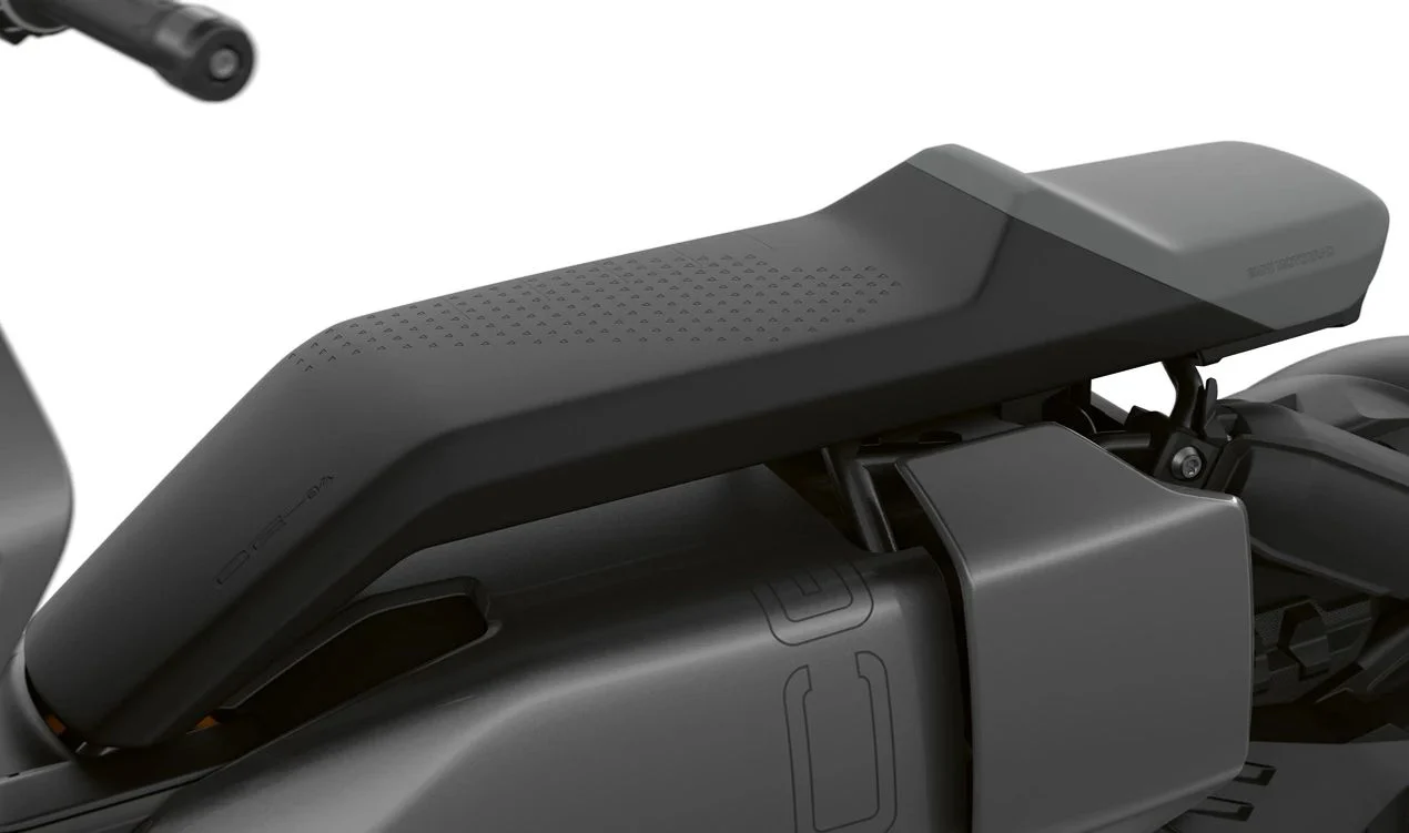 Asiento confort trasero negro/gris OEM 52538552187 para motos BMW CE 04 (K07). Original BMW Motorrad.