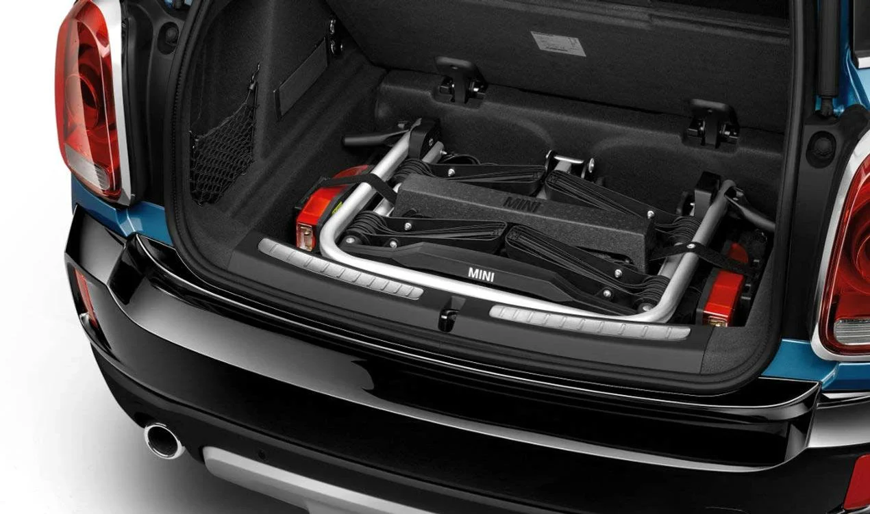 Bandeja/soporte de transporte para portabicicletas trasero compacto en suelo de maletero OEM 82272413414 para MINI Countryman F60, F60 LCI, U25 (sin rueda de emergencia). Original MINI.