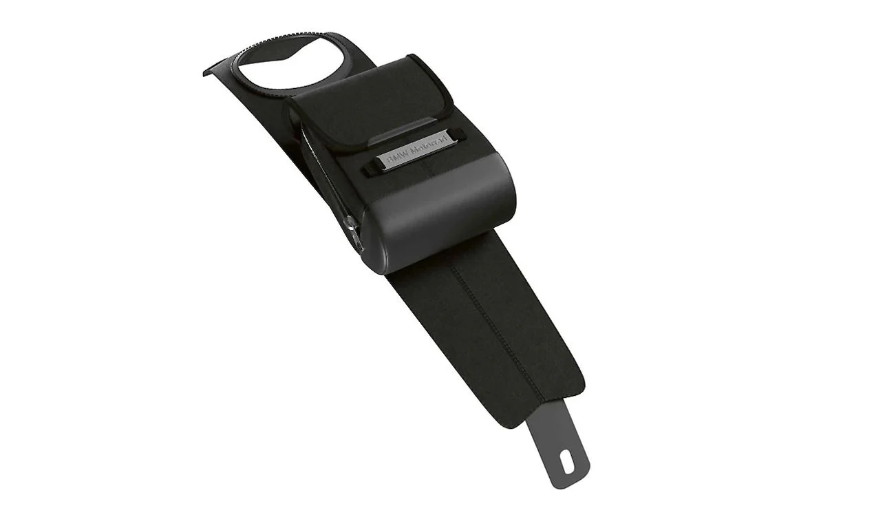 Bolsa sobredepósito pequeña negra OEM 77452471305 para motos BMW R18, R18 Classic, R18 Roctane… y más. Original BMW Motorrad