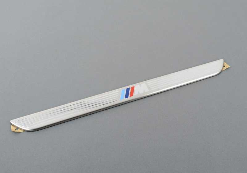Embellecedor de entrada delantero OEM 51477205263 para BMW X5 E70, X5 E70 LCI, X6 E71. Original BMW.