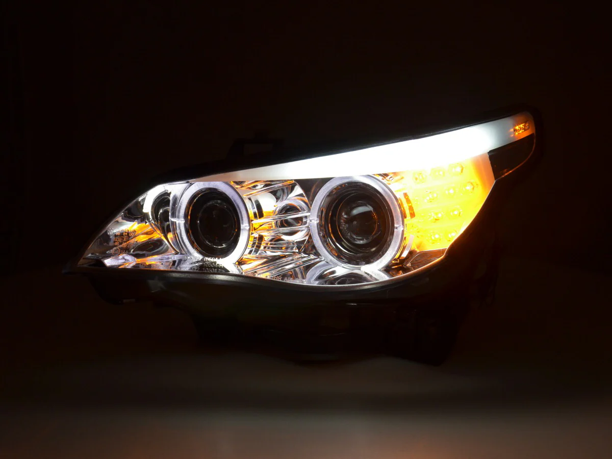 Faros delanteros xenón ojos de angel LED BMW Serie 5 E60 / E61 05-08 cromados para volante a la derecha - Image 4
