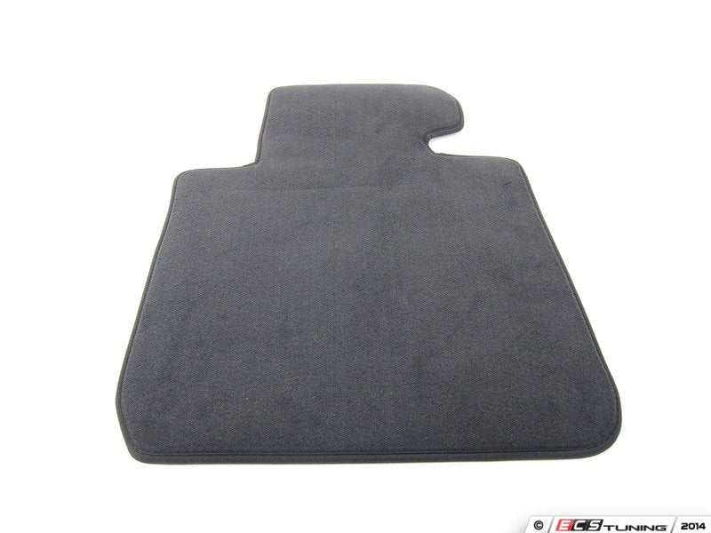 Juego de alfombrillas delanteras y traseras antracita volante a la izquierda OEM 51477336062 para BMW Serie 1 F21 y Serie 2 F22 sin xDrive. Original BMW - Image 4