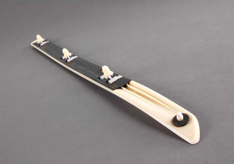 Listón parachoques lateral trasero izquierdo imprimado OEM 51137001045 para BMW Serie 3 E46. Original BMW. - Image 2