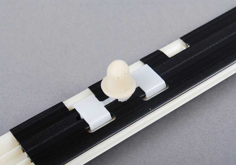 Listón parachoques trasero lateral derecho imprimado OEM 51137001046 para BMW Serie 3 E46 (03/1998 — 08/2006). Original BMW. - Image 2