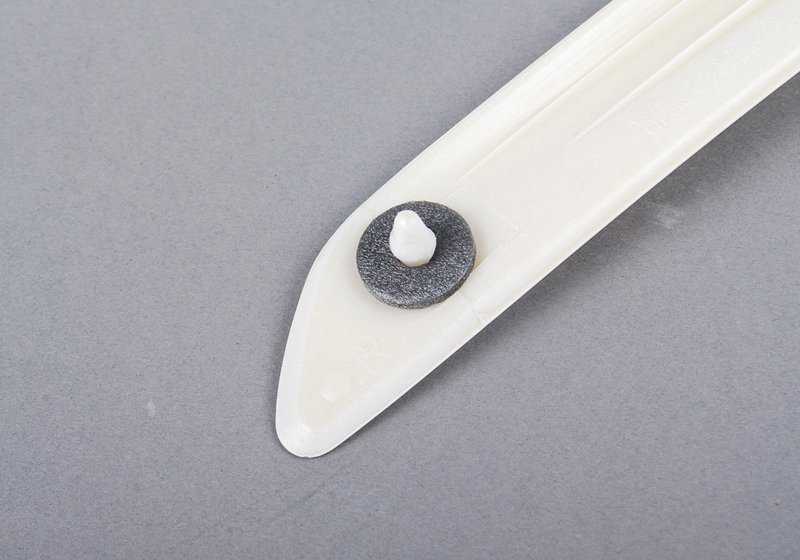 Listón parachoques trasero lateral derecho imprimado OEM 51137001046 para BMW Serie 3 E46 (03/1998 — 08/2006). Original BMW. - Image 3