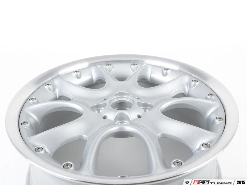 Llanta de aleación 2 piezas plata 7Jx17 ET48 OEM 36116775686 para MINI R50, R53, R56, R55 Clubman, R52 Cabrio, R57 Cabrio, R58 Coupé, R59 Roadster… y más. Original MINI. - Image 3