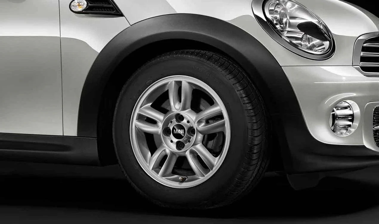 Llanta de aleación 5,5Jx15 ET45 5 Star Twin Spoke 118 bright silver OEM 36116791930 para MINI R55, R56, R57, R58, R59 y más. Original MINI. - Image 4