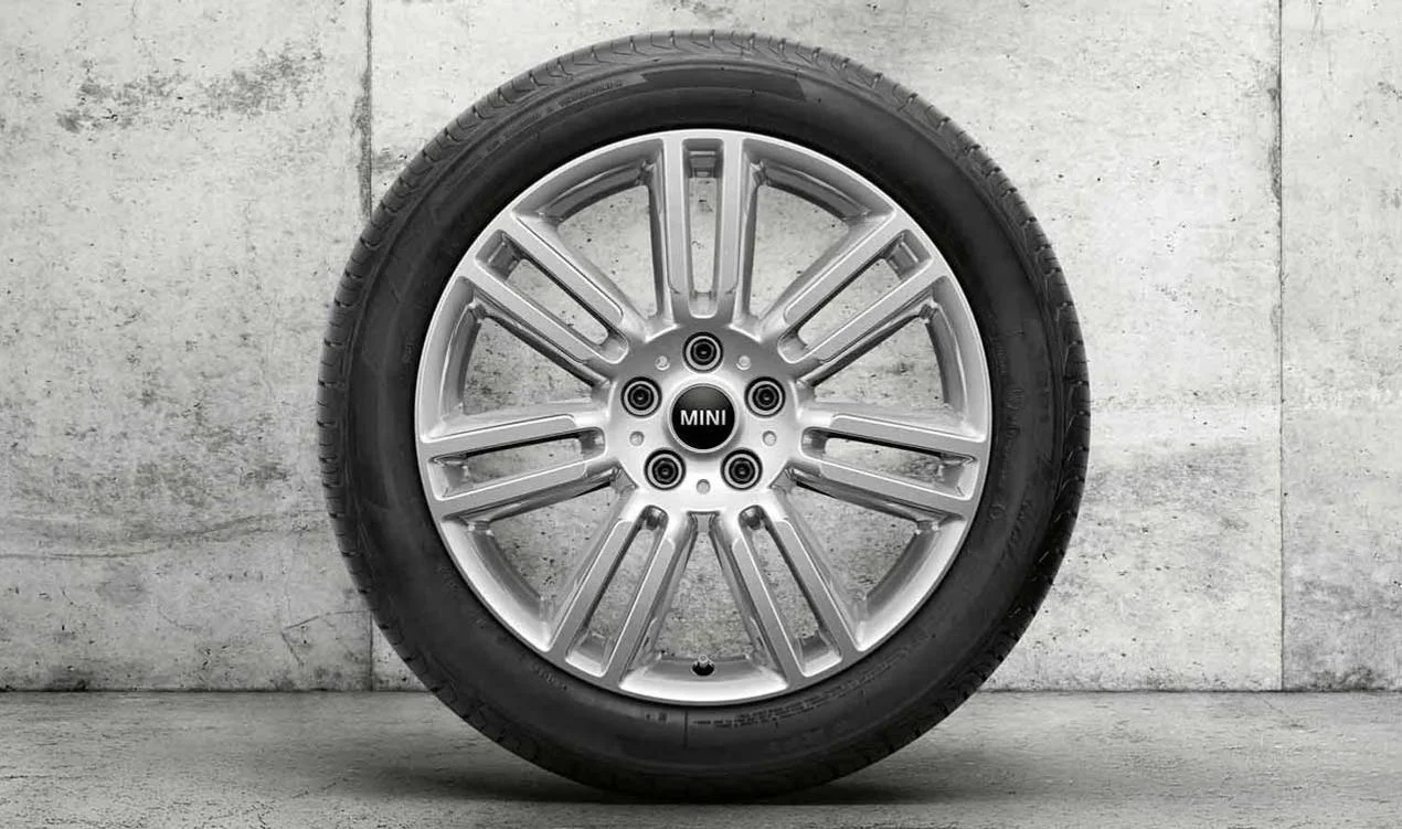 Llanta de aleación 7,5Jx18 ET51 Pair Spoke 532 brightsilver OEM 36116856032 para MINI Countryman F60, F60 LCI. Original MINI.