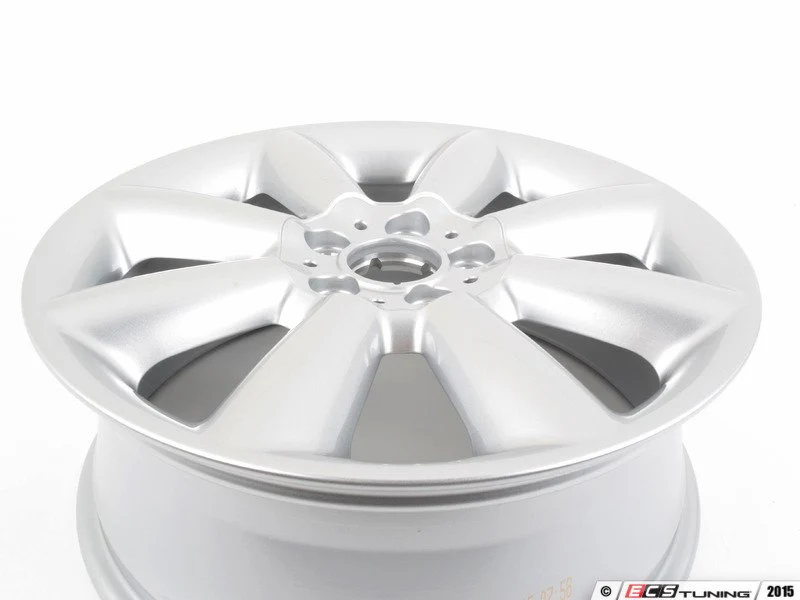 Llanta de aleación ligera MINI 7Jx18 ET54 plata (bright silver) OEM 36116855116 para MINI F55, F56, F57… y más. Original MINI. - Image 3
