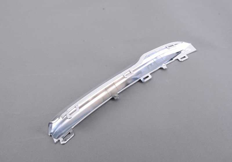 Moldura difusor de aire lado izquierdo OEM 51117396841 para BMW 3' F30 LCI, F31 LCI. Original BMW. - Image 3