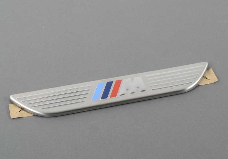 Moldura entrada trasera OEM 51477205265 para BMW X5 E70, X5 E70 LCI, X6 E71. Original BMW. - Image 2