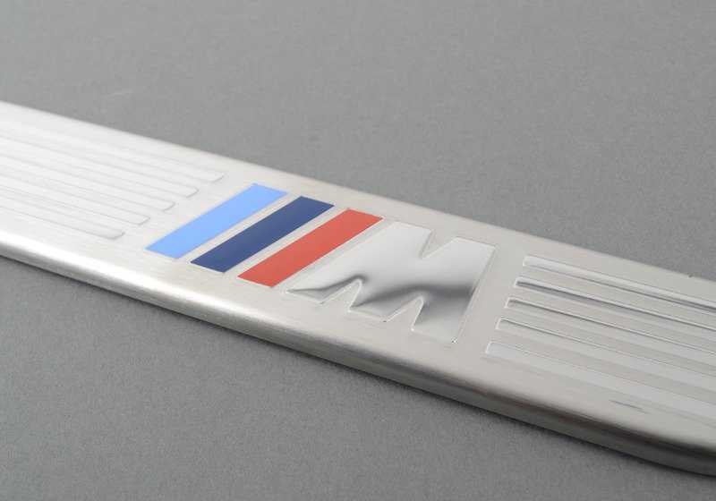 Moldura entrada trasera OEM 51477205265 para BMW X5 E70, X5 E70 LCI, X6 E71. Original BMW. - Image 3