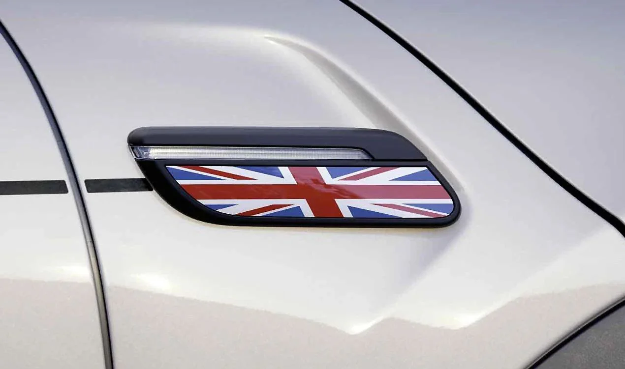 Moldura lateral izquierda Union Jack OEM 51135A1D9B2 para MINI F56 LCI, F56 BEV LCI, F55 LCI, Cabrio F57 LCI (03/2020-02/2024). Original MINI.