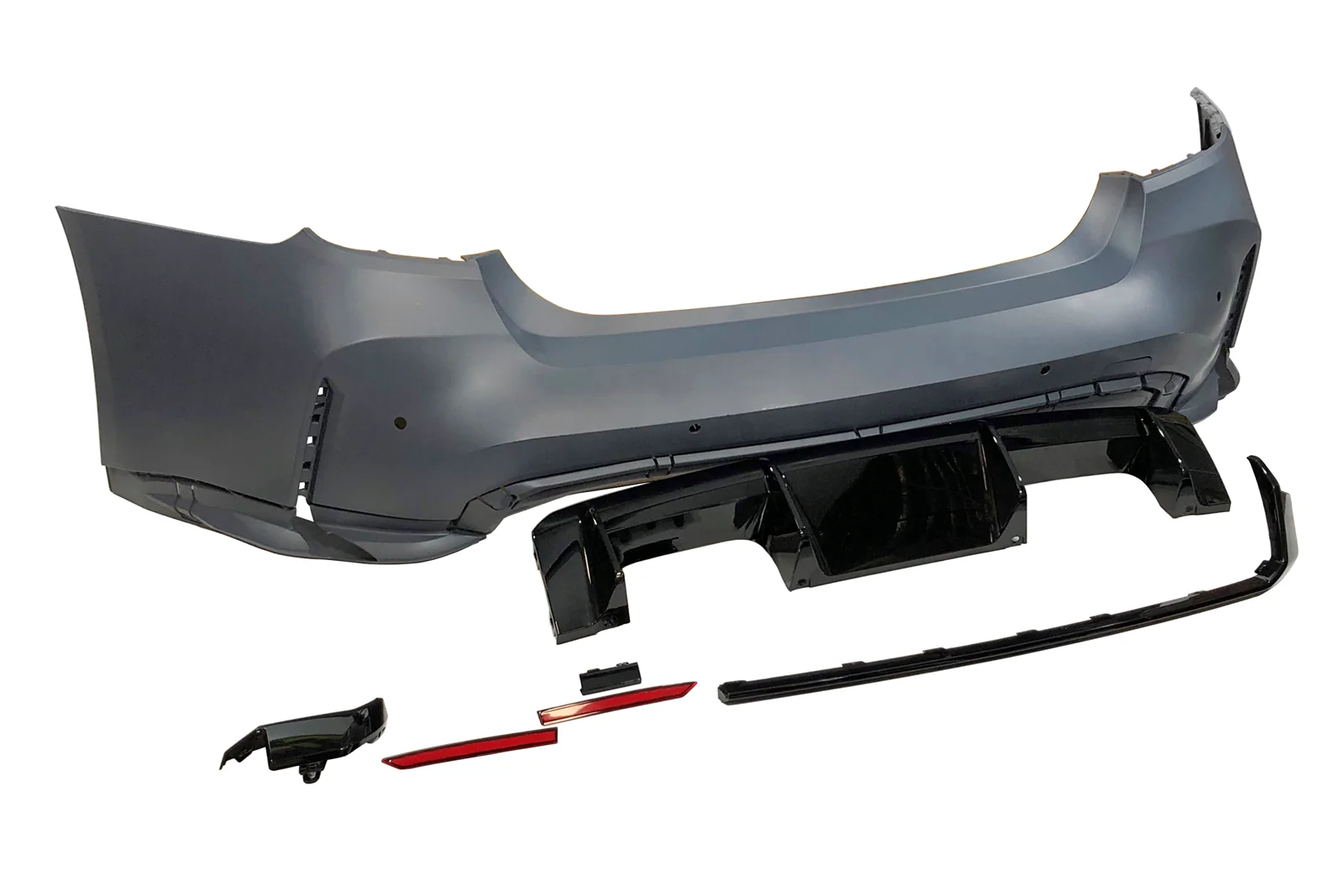 Paragolpes Trasero BMW F30 Look G80 Escape - Image 4
