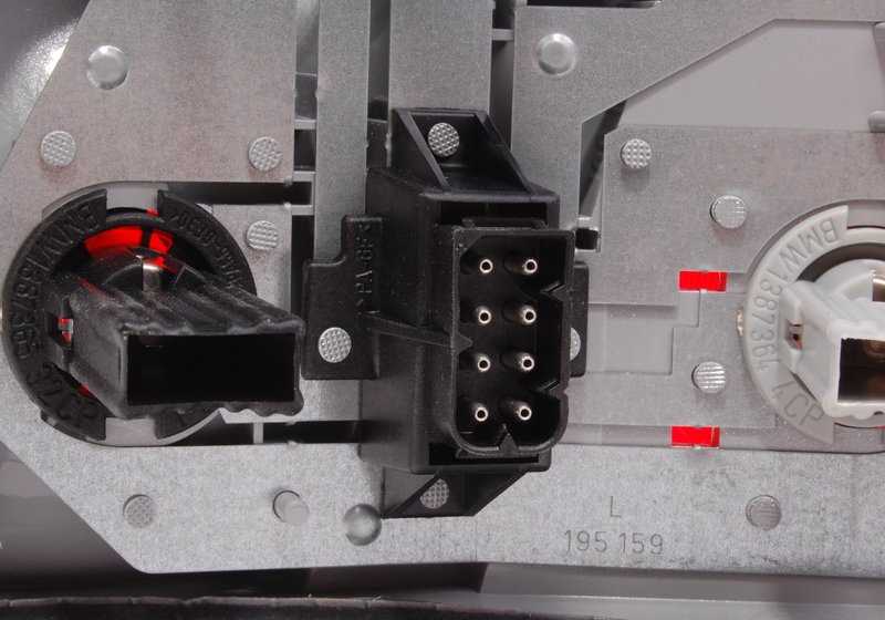 Piloto trasero izquierdo con intermitente blanco OEM 63219403099 para BMW Serie 3 E36 320i, 323i... y más. Original BMW. - Image 4