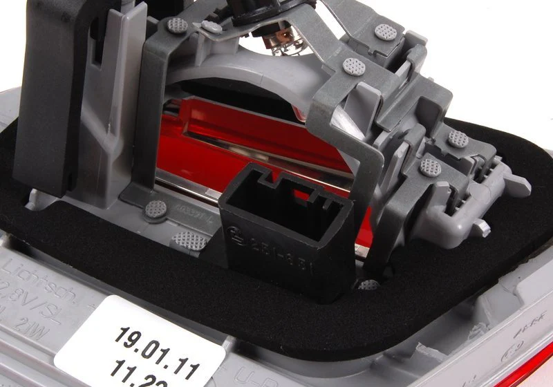 Piloto trasero izquierdo en tapa del maletero OEM 63217252779 para BMW Serie 3 E92 LCI 316i, 318i, 320d, 320d xDrive (03/2010-06/2013)… y más. Original BMW. - Image 6