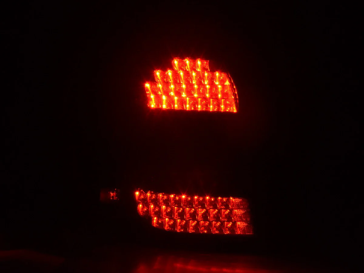 Pilotos traseros LED BMW Serie 1 E87 04-07 negros - Image 5