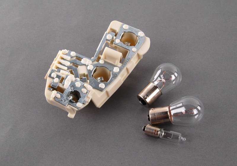 Portalámpara luz trasera tapa maletero OEM 63217183842 para BMW Serie 3 E90 (2004-2008). Original BMW. - Image 5