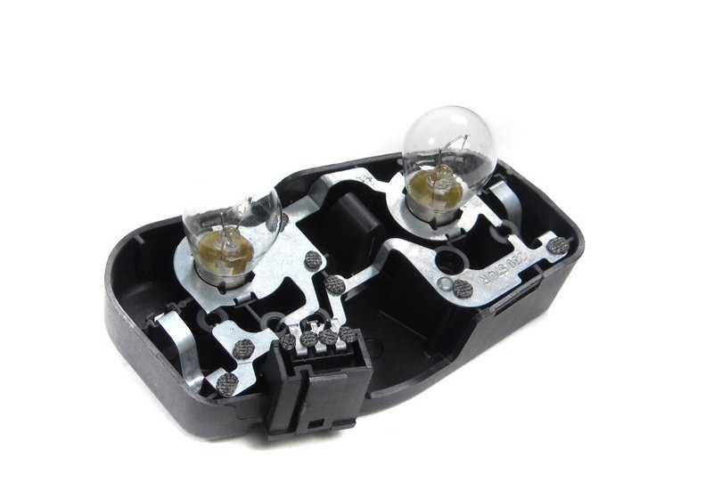 Portalámparas trasero derecho OEM 63218374808 para BMW Serie 3 E46. Original BMW. - Image 2