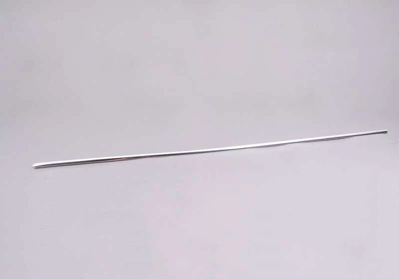 Recubrimiento izquierdo cromo OEM 51211888421 para BMW Serie 3 E30. Original BMW.