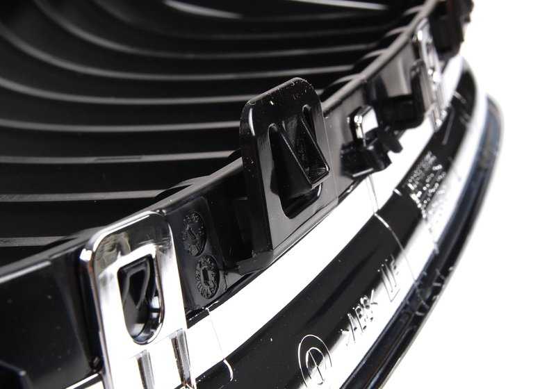 Rejilla de adorno con marco cromado izquierdo OEM 51137201967 para BMW Serie 3 E90, E91 LCI. Original BMW. - Image 3