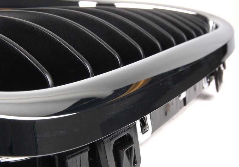 Rejilla de adorno con marco cromado izquierdo OEM 51137201967 para BMW Serie 3 E90, E91 LCI. Original BMW. - Image 4