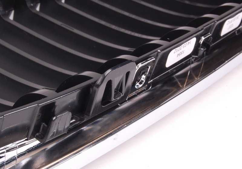 Rejilla de adorno izquierda OEM 51137201969 para BMW E90, E91 (2007-2012). Original BMW. - Image 3