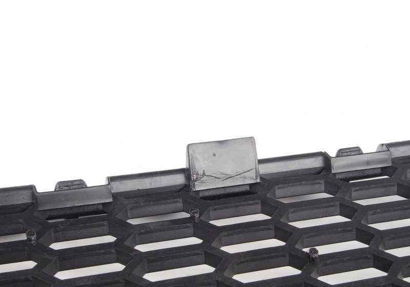 Rejilla de parachoques delantero OEM 51113417722 para BMW X3 E83 LCI (2006-2010). Original BMW. - Image 3