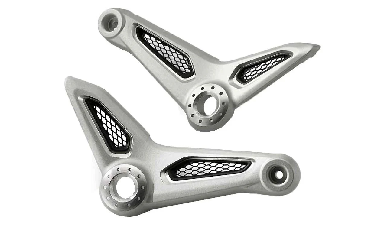 Soporte izquierdo de sillín del conductor Option 719 Classic OEM 46638404115 para motos BMW R nineT, R nineT Pure, R nineT Scrambler, R nineT Racer, R nineT Urban G/S. Original BMW Motorrad.