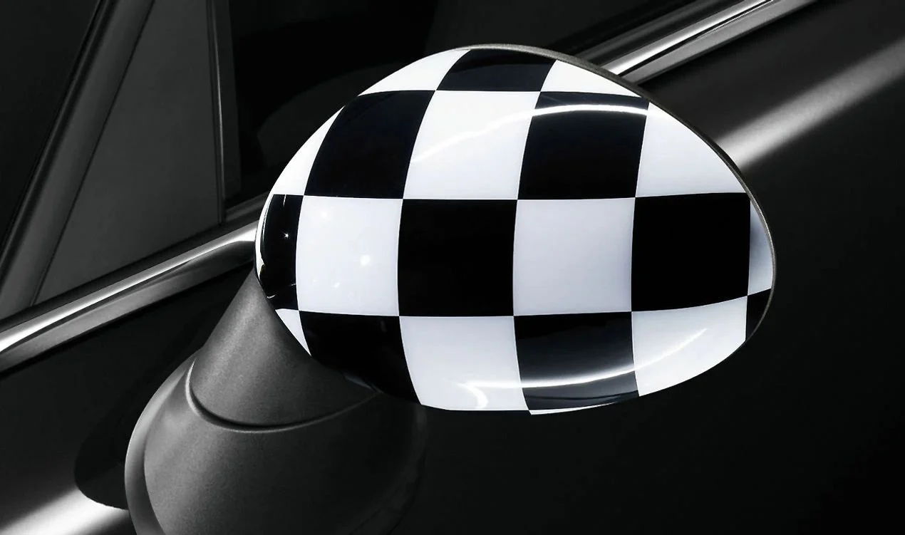 Tapa del retrovisor exterior derecho a cuadros blanco y negro OEM 51142348090 para MINI F56, F55, Clubman F54, Cabrio F57, Countryman F60. Original MINI. - Image 4