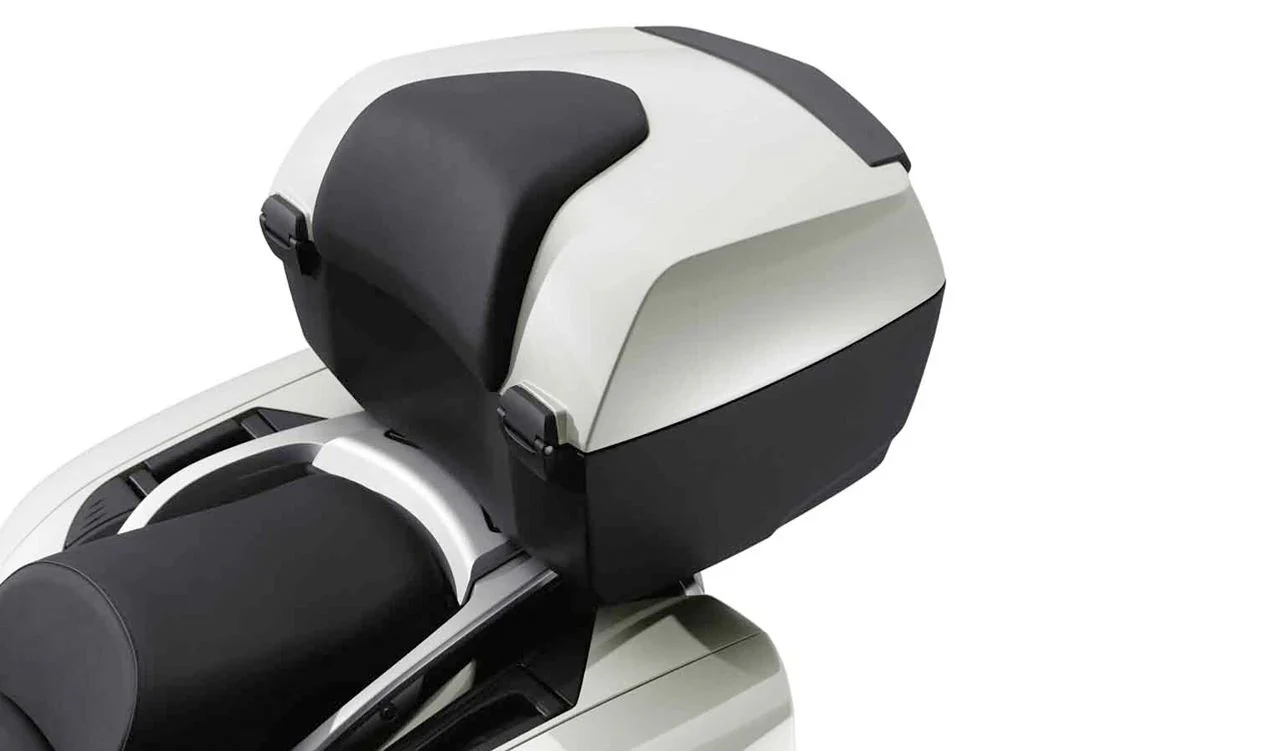 Top case Touring trasero 49 l Lightgrey metallic OEM 77438526375 para motos BMW K 1600 GT, K 1600 GTL. Original BMW Motorrad.