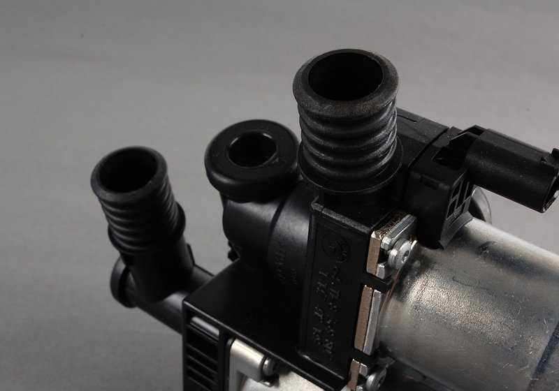 Válvula de agua con bomba adicional OEM 64118369807 para BMW E46, X3 E83, Z3 E36... y más. Original BMW. - Image 4